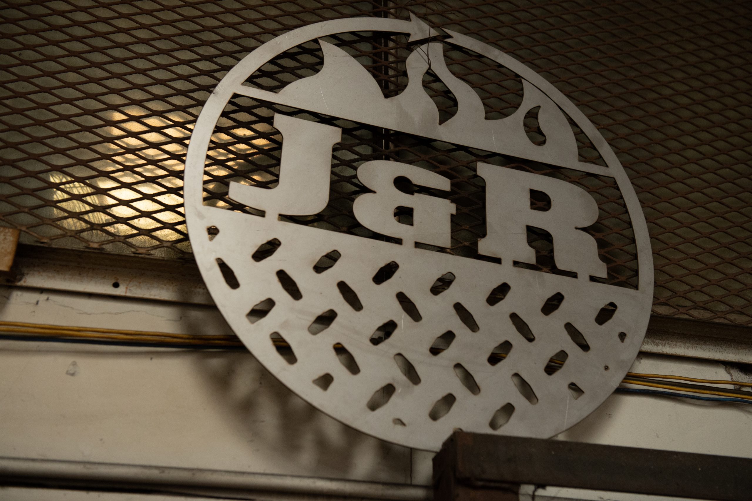 J&R logo